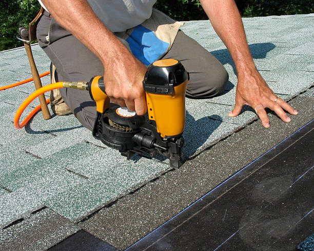 Best Flat Roof Repair Services  in Como, WI